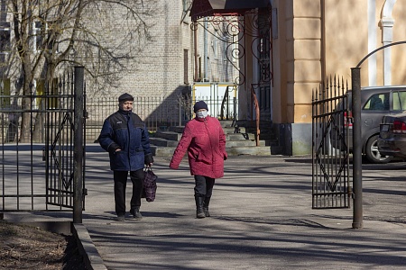 Новгородские пенсионеры пробудут на самоизоляции до конца года